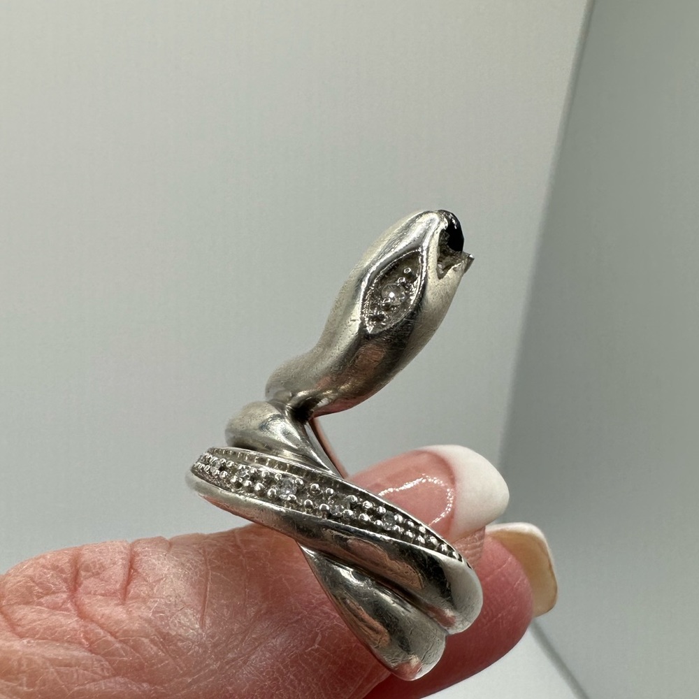 925,sapphire & diamond chip snake ring!!! Rare & unique! Check out video!